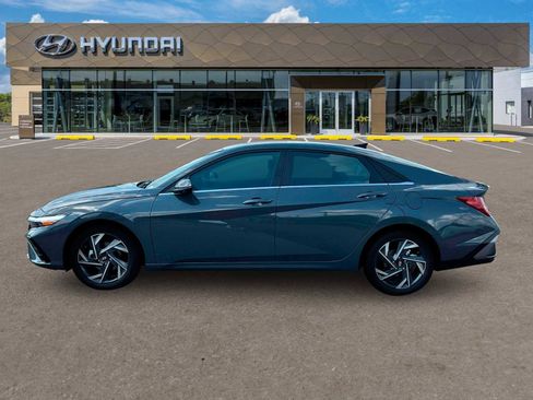 New 2025 Hyundai Elantra Limited image 3