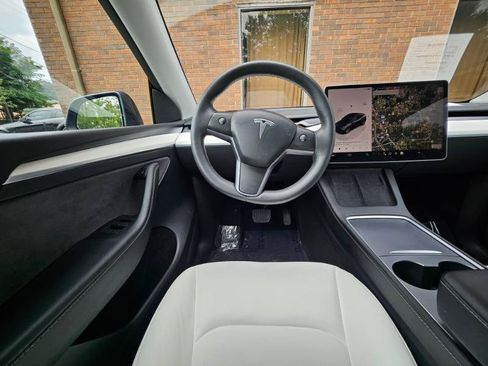 Used 2023 Tesla Model Y Long Range AWD/4WD image 4