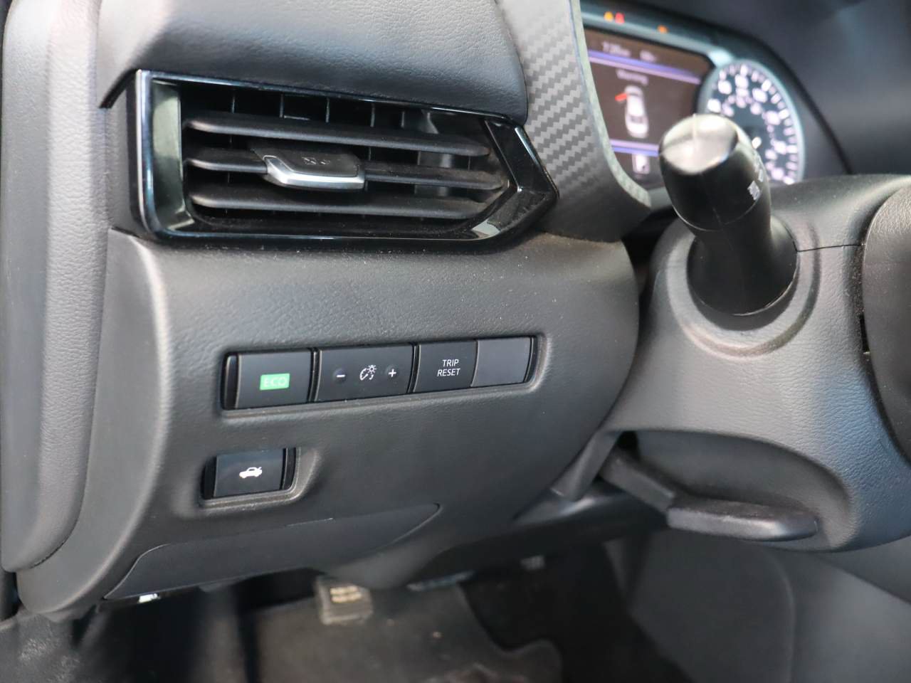 Used 2025 Nissan Sentra SV FWD image 12