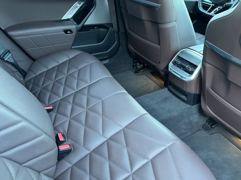 Used 2023 BMW 740i image 30