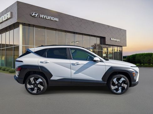 Used 2024 Hyundai Kona Limited AWD/4WD image 2