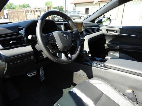 Used 2025 Toyota Camry SE FWD image 15