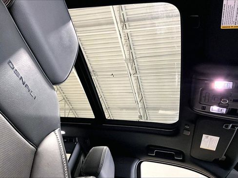 Used 2023 GMC Yukon XL Denali image 23