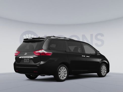 Used 2015 Toyota Sienna LE image 4