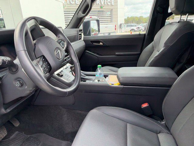 Used 2025 Lexus GX 550 w/ Accessory Package (2T) AWD/4WD image 39