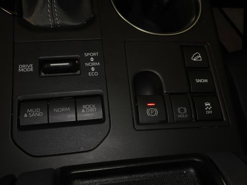 Used 2023 Toyota Highlander L image 44