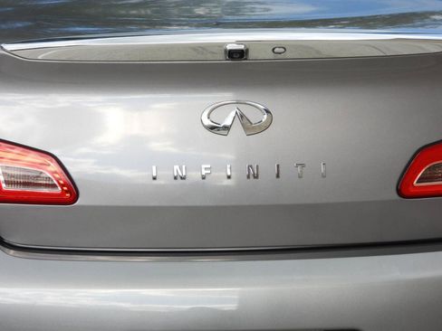 Used 2015 INFINITI Q40 w/ Moonroof Package RWD image 23