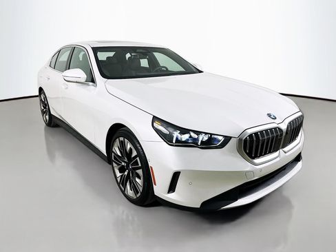 Used 2025 BMW 530i xDrive w/ Premium Package AWD/4WD image 3