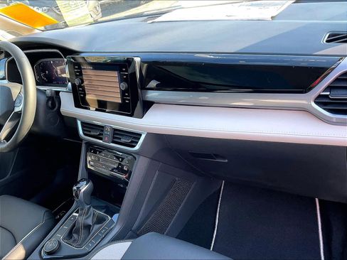 New 2026 Volkswagen Taos SEL image 10