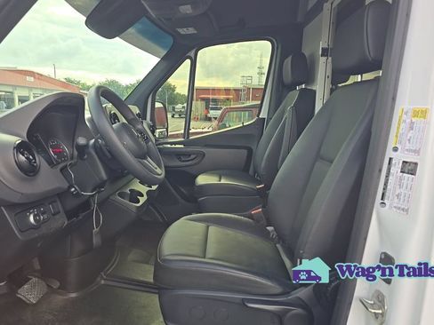 Used 2024 Mercedes-Benz Sprinter 2500 w/ Acoustic Package image 7