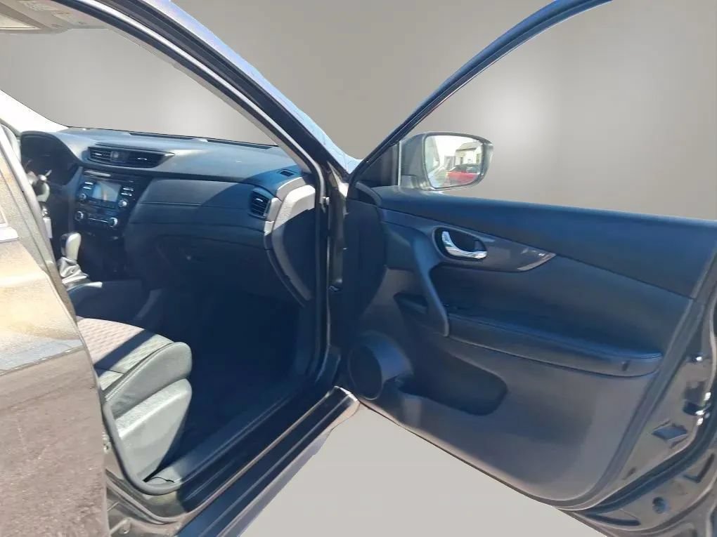 Used 2017 Nissan Rogue S AWD/4WD image 30
