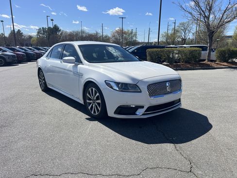 Used 2018 Lincoln Continental Premiere image 3