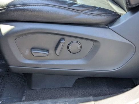Used 2020 Ford Explorer XLT w/ Equipment Group 202A AWD/4WD image 21