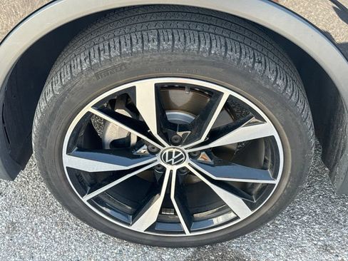 Used 2022 Volkswagen Tiguan SEL R-Line AWD/4WD image 11