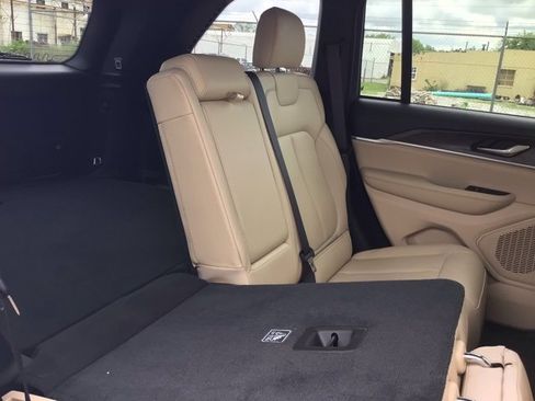 Used 2024 Jeep Grand Cherokee Limited image 16