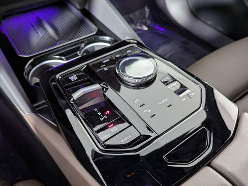 Used 2025 BMW 530i xDrive w/ Premium Package image 39