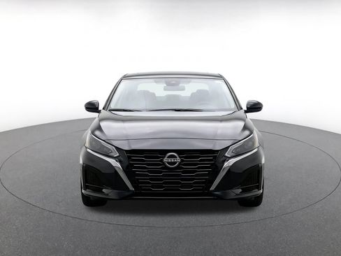Used 2025 Nissan Altima 2.5 SV FWD image 2
