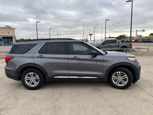 Used 2022 Ford Explorer XLT RWD image 17