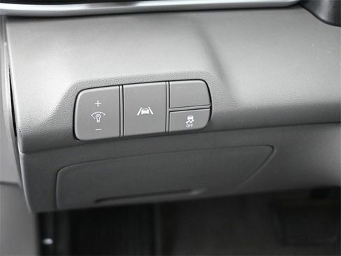 Used 2023 Hyundai Elantra SEL image 21