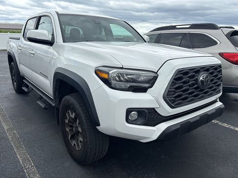 Used 2020 Toyota Tacoma TRD Off-Road AWD/4WD image 2