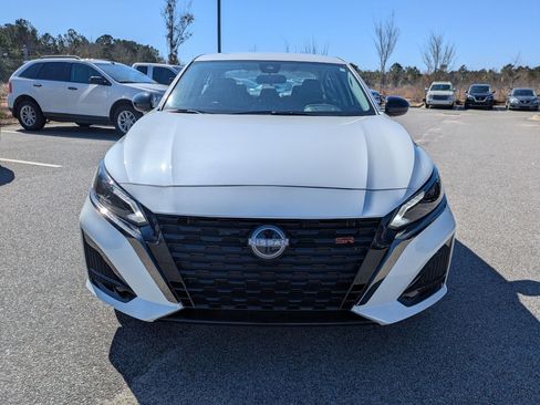 New 2025 Nissan Altima 2.5 SR image 9