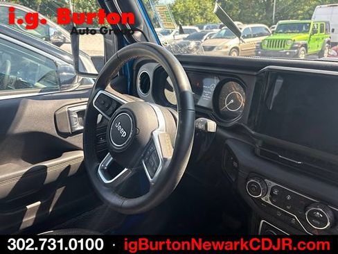 Used 2025 Jeep Wrangler Unlimited Sahara AWD/4WD image 7