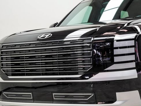 Used 2026 Hyundai Palisade Calligraphy FWD image 2
