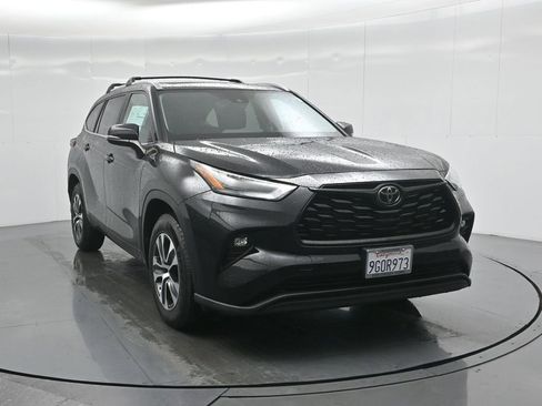 Used 2023 Toyota Highlander XLE image 57