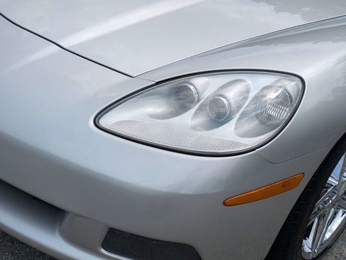 Used 2005 Chevrolet Corvette Coupe w/ Preferred Equipment Group RWD image 10