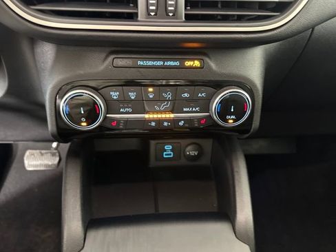 Used 2022 Ford Escape SEL w/ Class II Trailer Tow Package image 23