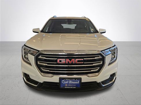 Used 2024 GMC Terrain SLT image 3