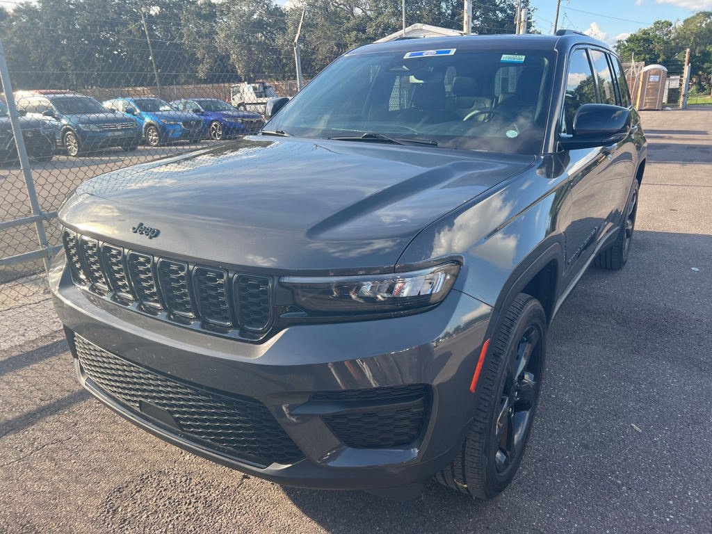 Used 2024 Jeep Grand Cherokee Altitude AWD/4WD image 14