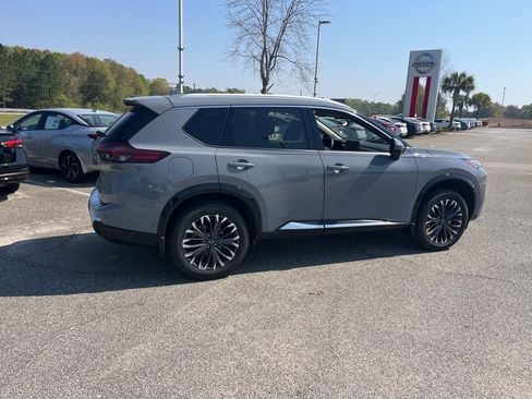 Used 2024 Nissan Rogue Platinum w/ Platinum Premium Package image 5