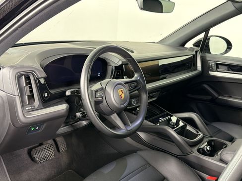Certified 2024 Porsche Cayenne AWD/4WD image 4