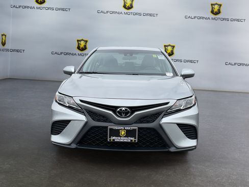 Used 2019 Toyota Camry SE w/ Carpet Mat Package FWD image 2