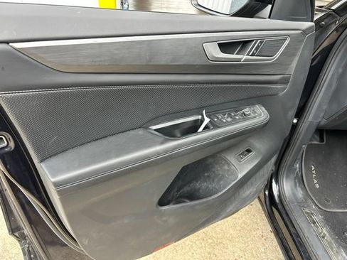 Used 2024 Volkswagen Atlas Cross Sport SE FWD image 7