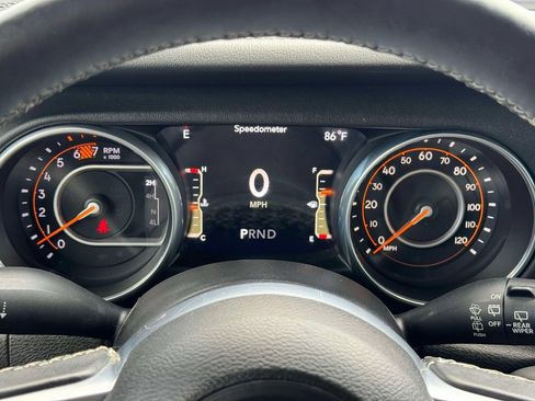 Used 2018 Jeep Wrangler Unlimited Sahara AWD/4WD image 23