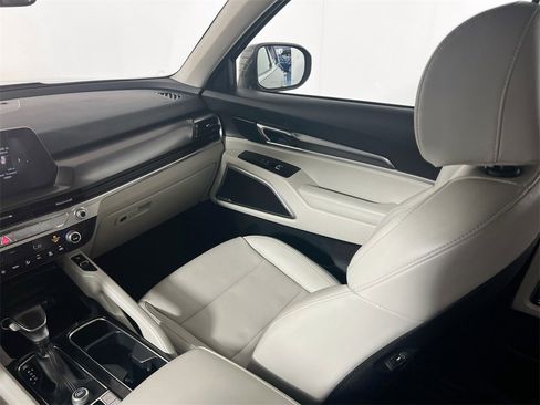 Certified 2024 Kia Telluride S image 23