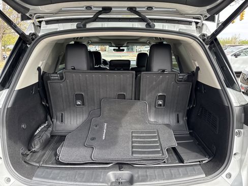 Certified 2024 Nissan Pathfinder Platinum w/ Cargo Package AWD/4WD image 14