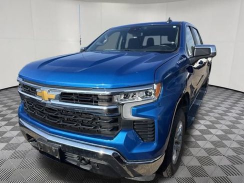 Used 2024 Chevrolet Silverado 1500 LT w/ Convenience Package II AWD/4WD image 5
