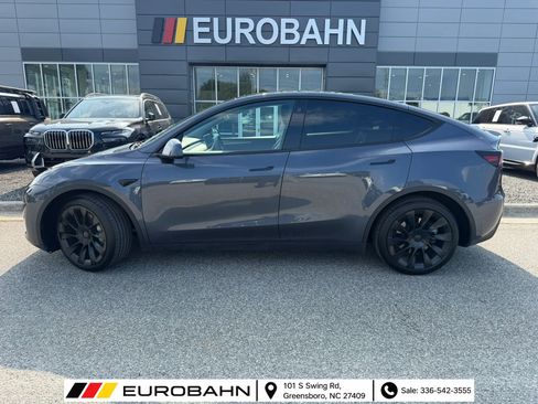 Used 2023 Tesla Model Y Long Range AWD/4WD image 2