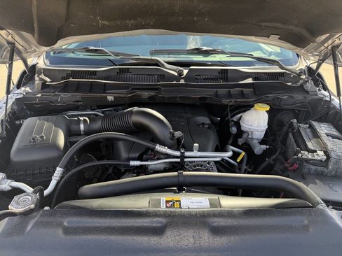 Used 2019 RAM 1500 Classic SLT image 11