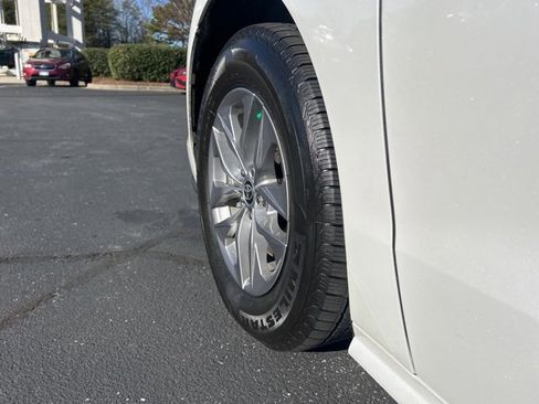 Used 2024 Toyota Sienna XLE image 11