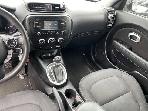 Used 2016 Kia Soul + image 19