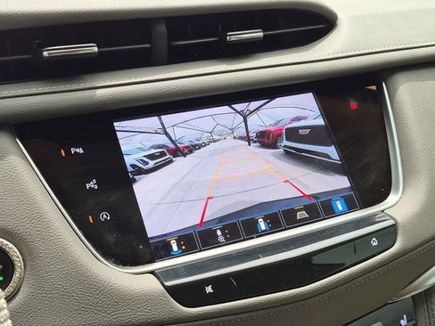 Used 2022 Cadillac XT5 Premium Luxury w/ Technology Package FWD image 17