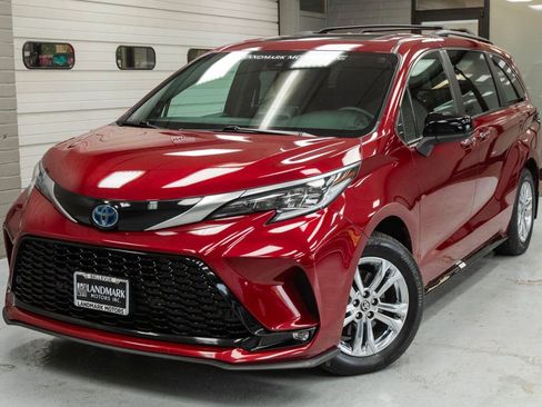 Used 2022 Toyota Sienna XSE w/ XSE Plus Package AWD/4WD image 12