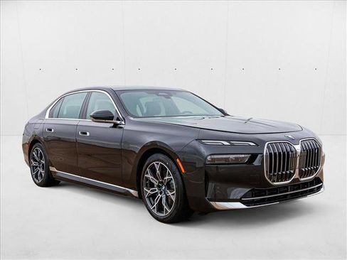 New 2025 BMW i7 eDrive50 w/ Premium Package image 3