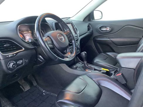 Used 2019 Jeep Cherokee Trailhawk w/ Comfort/Convenience Group AWD/4WD image 3