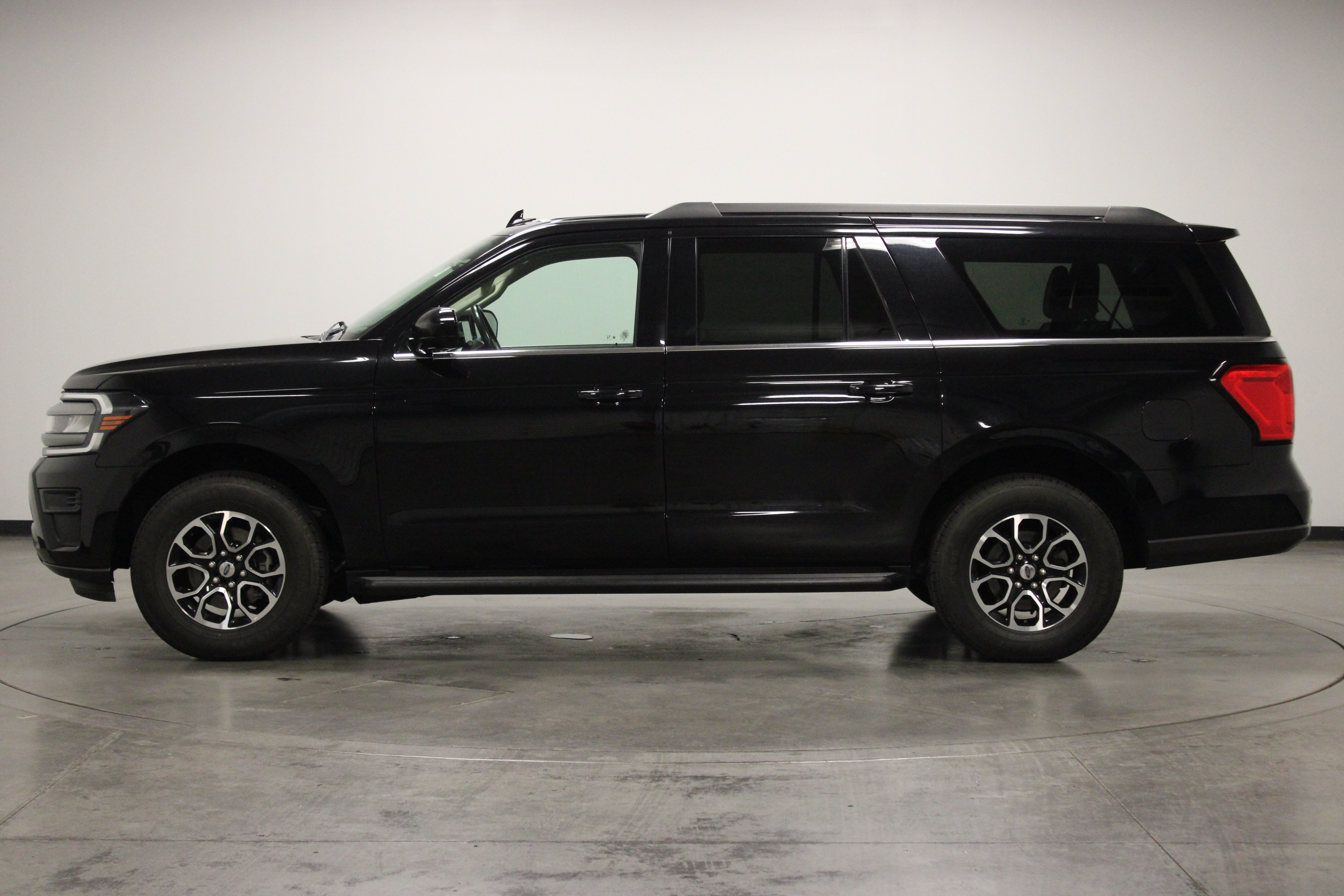 Used 2024 Ford Expedition Max XLT AWD/4WD image 5