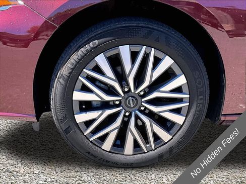 Used 2024 Nissan Altima 2.5 SV AWD/4WD image 8